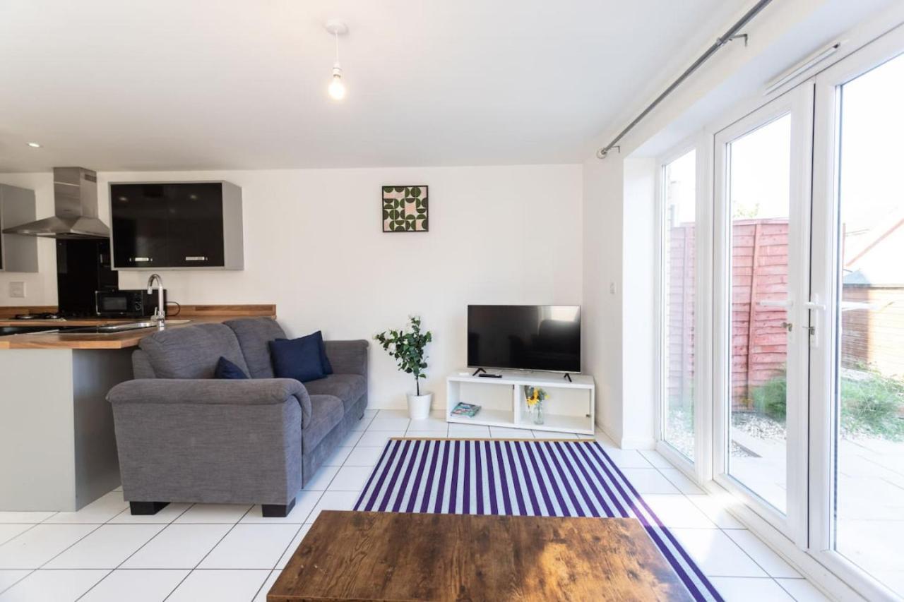 Overdrive Rd - Long Contractors By Shortstayuk * Bristol