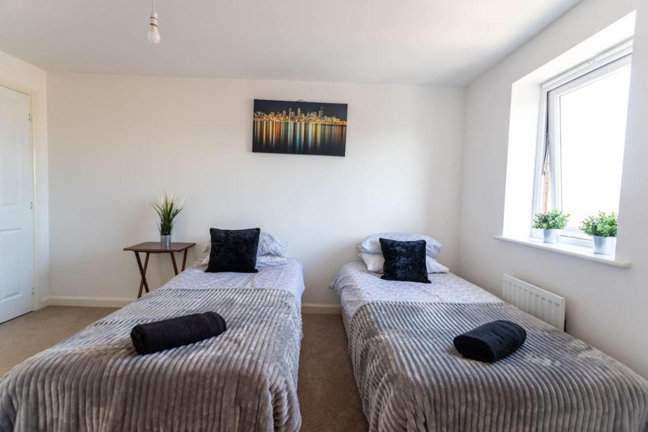 Overdrive Rd - Long Contractors By Shortstayuk Holiday home