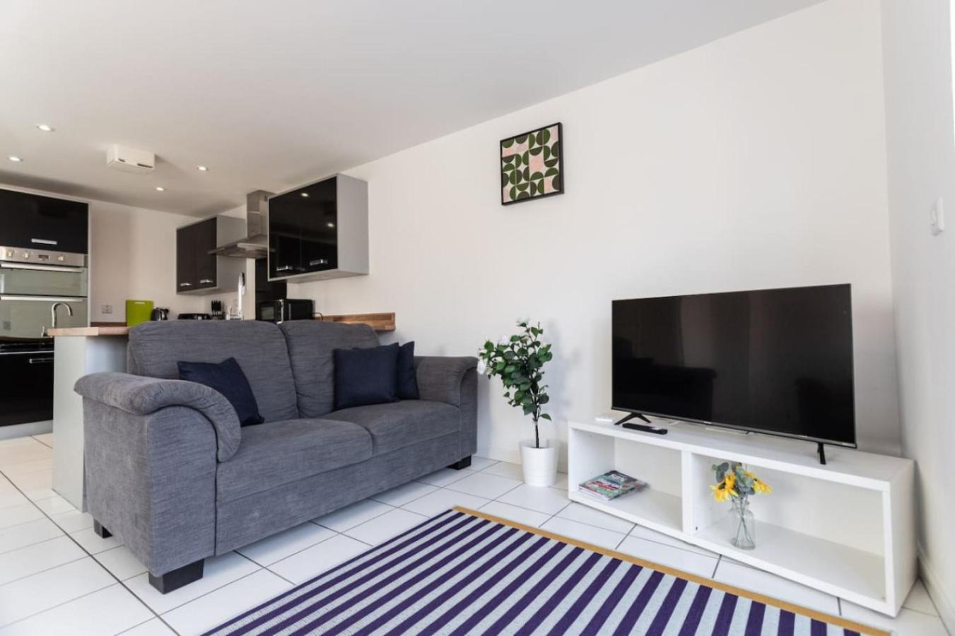 Overdrive Rd - Long Contractors By Shortstayuk Bristol