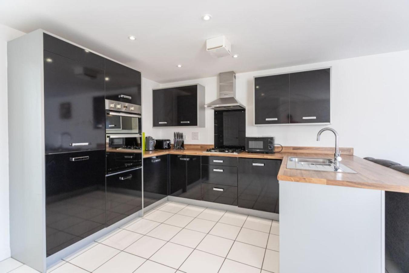 Overdrive Rd - Long Contractors By Shortstayuk * Bristol